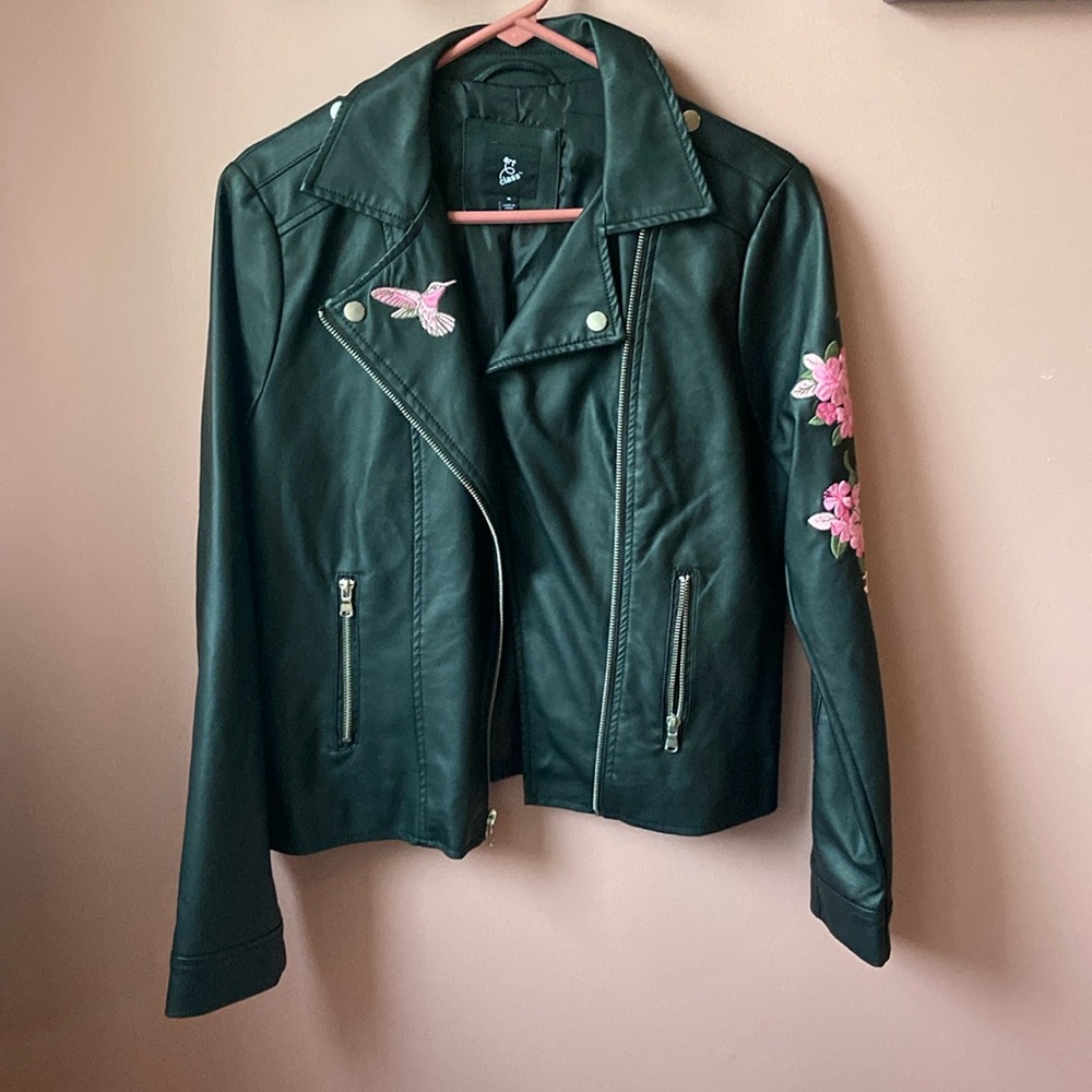 Art Class (faux) leather jacket with pink hummingbird and flowers. Size XL